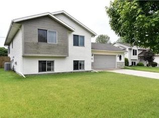 615 Willowbrook Dr NE, Owatonna, MN 55060