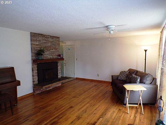 2nd image of 8510 NE Lewis Dr