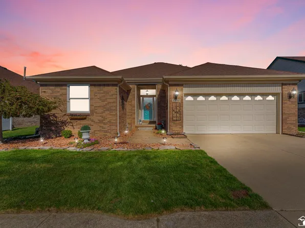 23657 Christopher Dr, Flat Rock, MI 48134