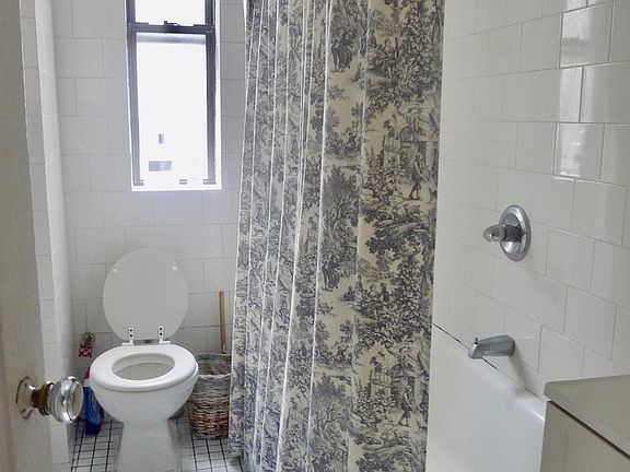 5th image of 415 W 24th St APT 6D