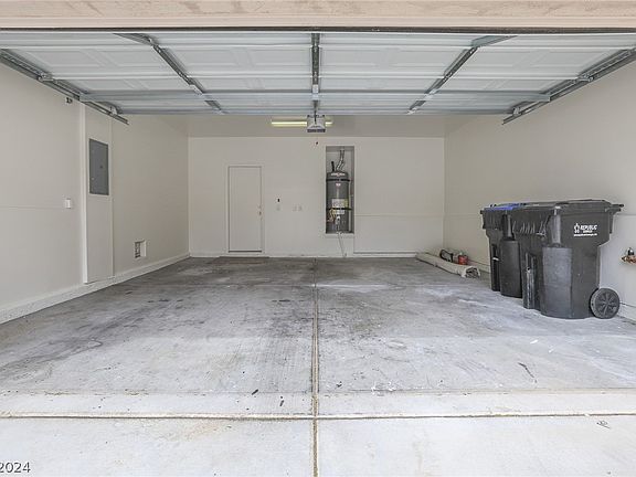 4th image of 162 Country Greens Ave