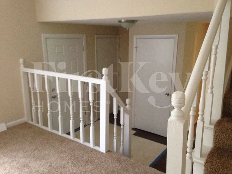 817 Rose Ln — Photo 3