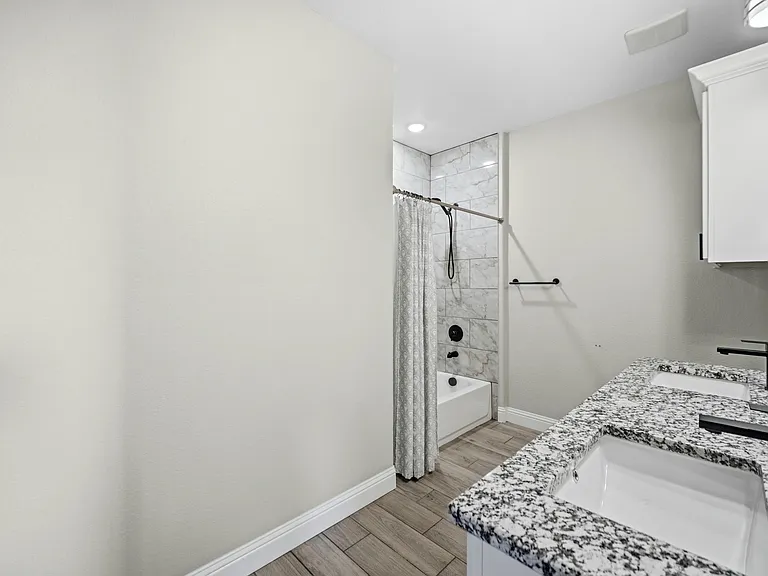2125 Beaumont St — Photo 20