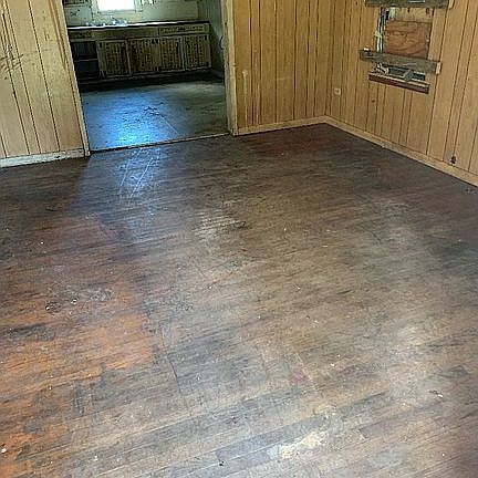 5th image of 1006 Versailles Cres