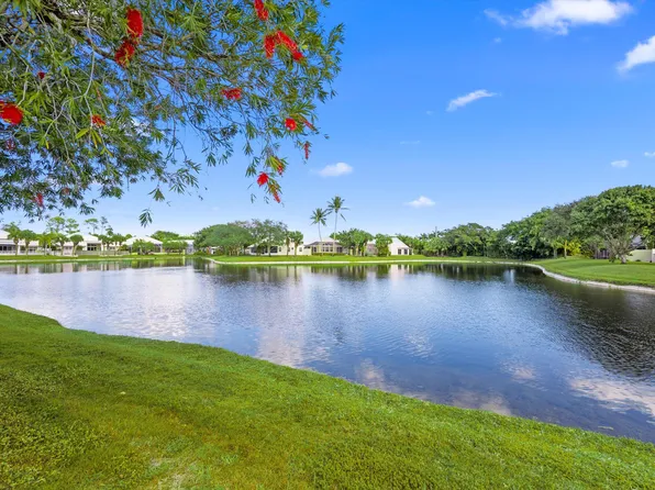 1020 Lytham Court, West Palm Beach, FL 33411