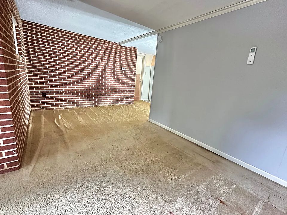 88 Ruel Ave Apt 6 - Living Room