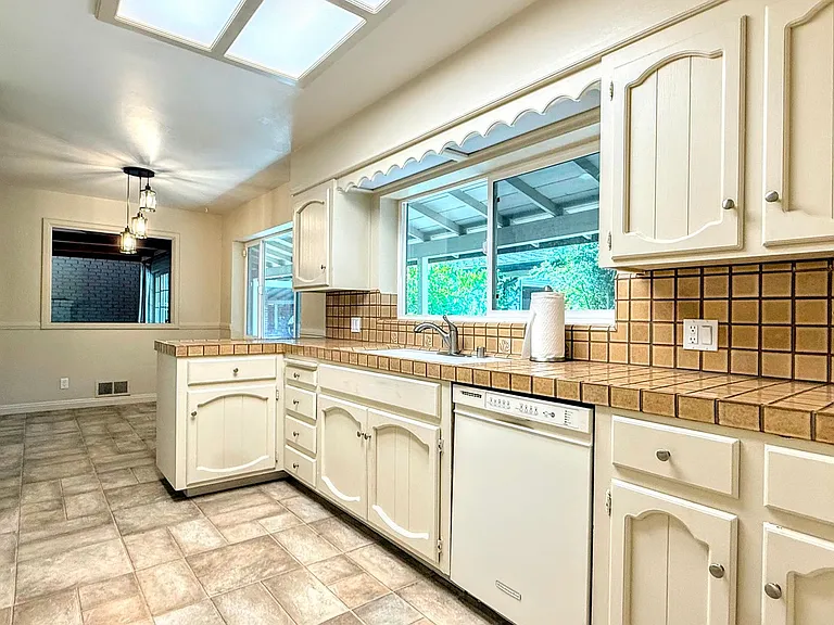 1711 Cabana Dr — Photo 11