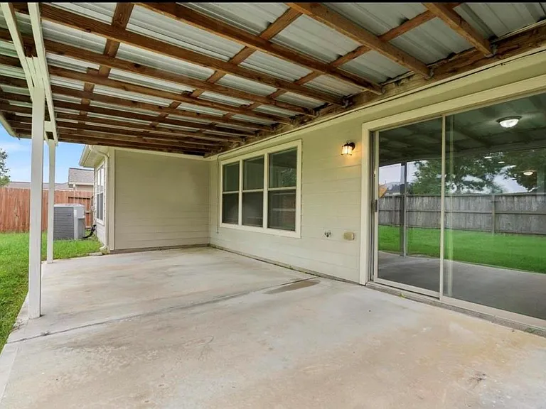 16119 Peach Bluff Ln — Photo 22