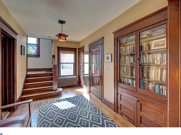 2nd image of 127 W Broad St