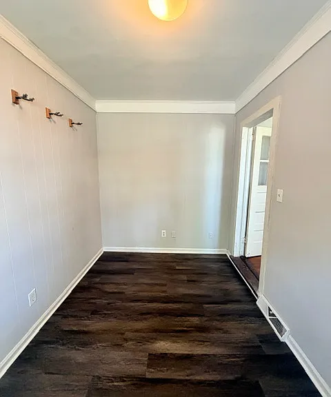 1549 Victory St — Photo 3