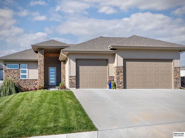 8016 S 184th St, Omaha, NE 68136