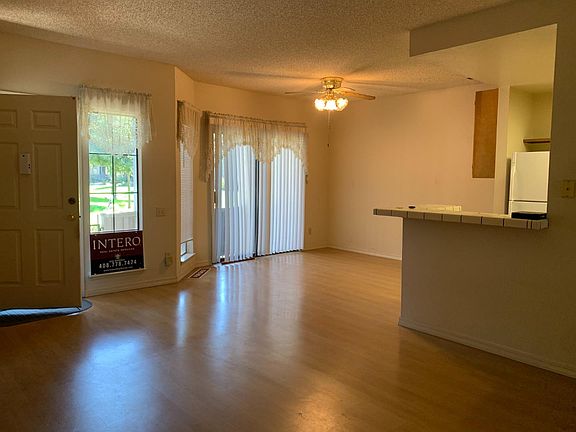 4th image of 22 Kenbrook Cir