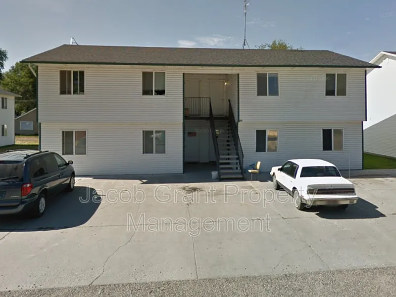 2 bed, 1.0 bath, 1100 sqft, $900 — Photo 1