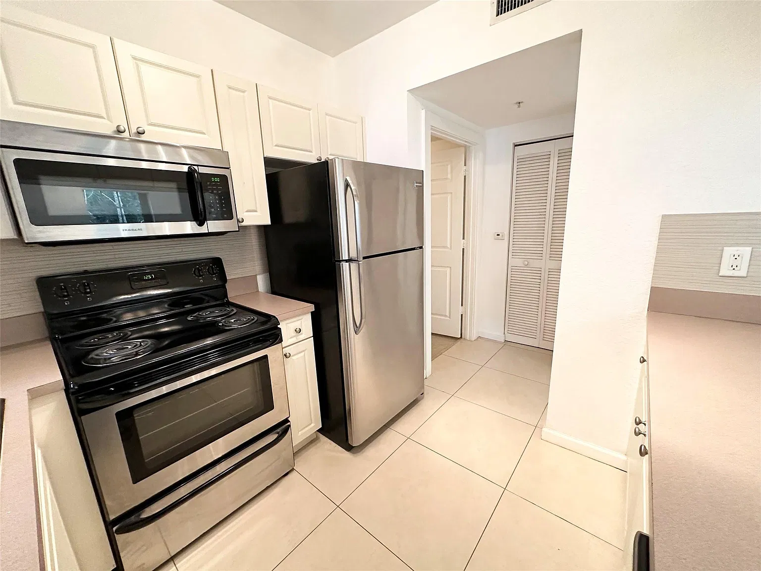 1 bed, 1.0 bath, 716 sqft, $1,800 — Photo 3