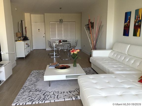 4th image of 500 Bayview Dr APT 1725