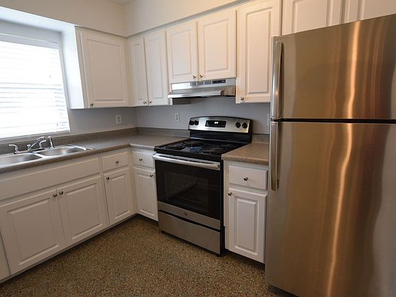 2nd image of 1922 Lanier Ct