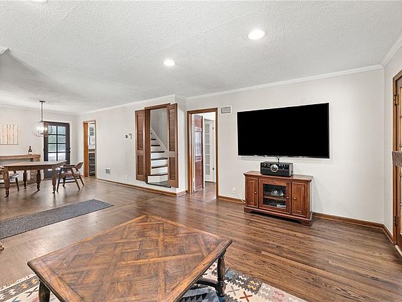 4th image of 5147 Nall Ave