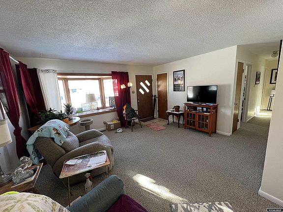 3rd image of 1519 E Lincoln Ave