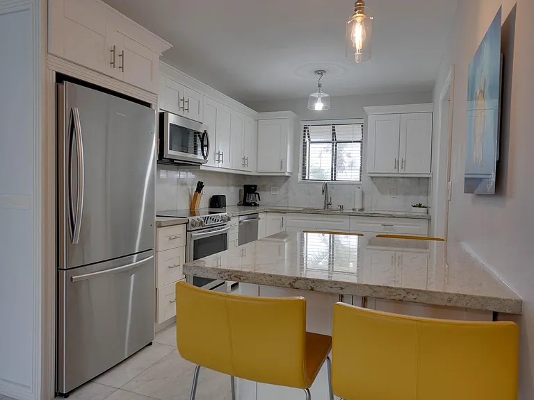 2565 SE 2nd St — Photo 9