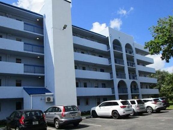 3rd image of 9460 Fontnbleau Blvd #233