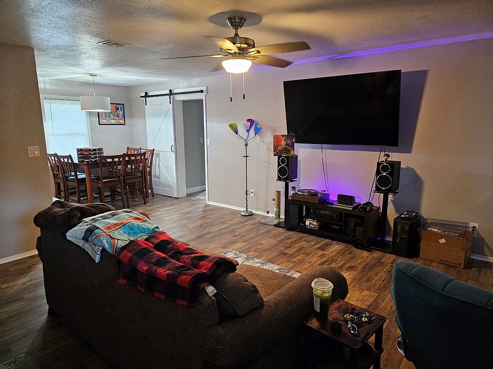 1st image of 945 E Browne Ln