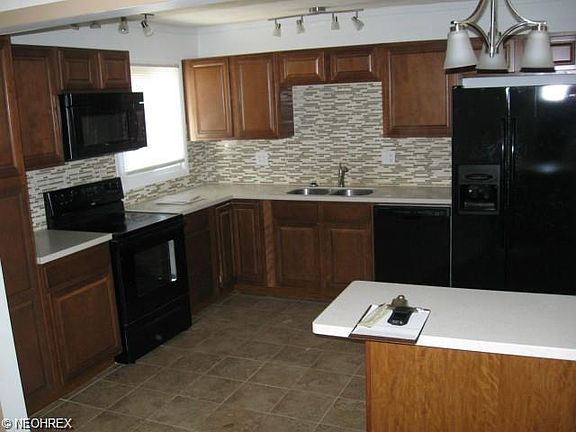2nd image of 625 Sycamore Dr