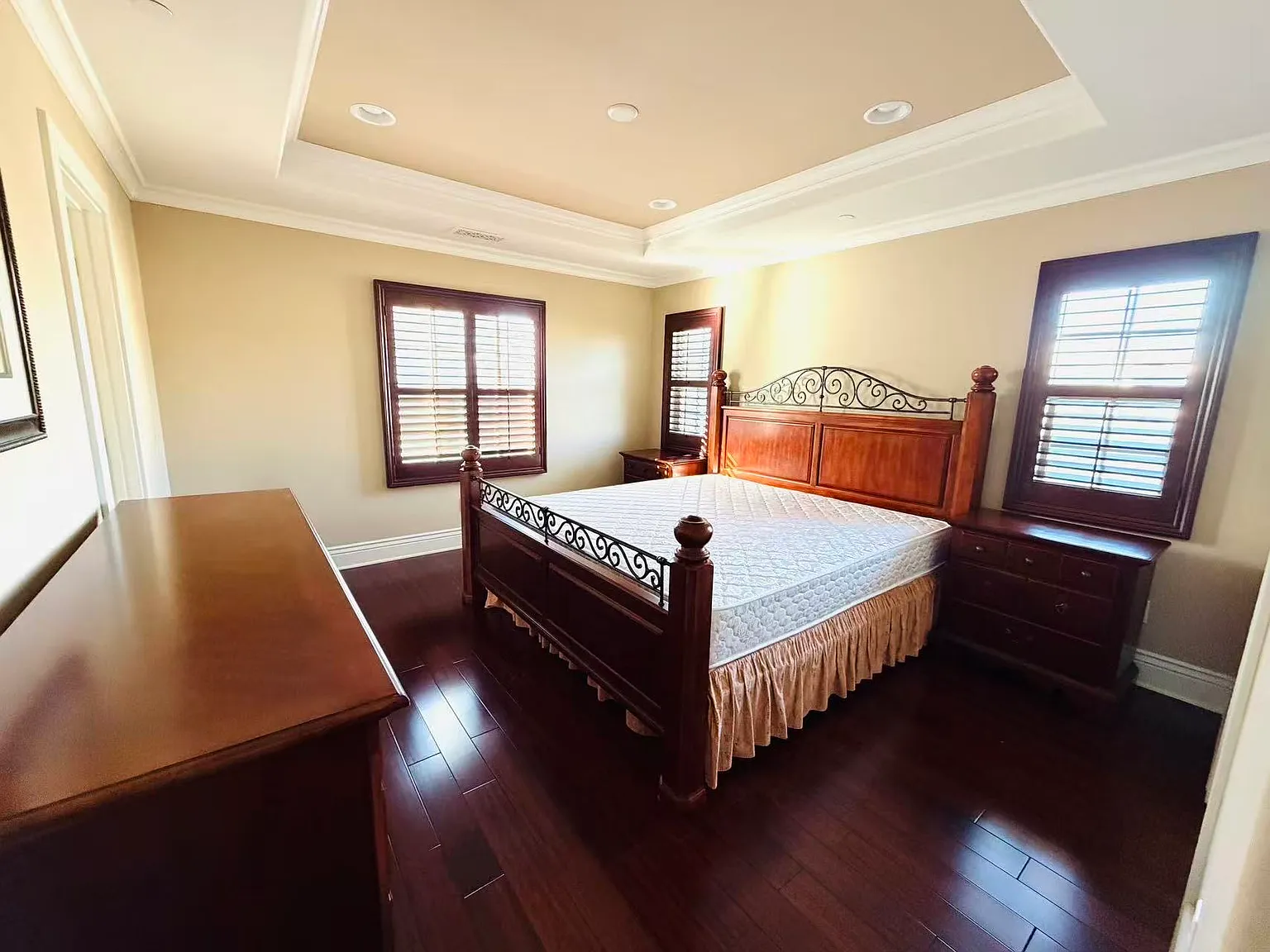 3 bed, 2.5 bath, 1600 sqft, $3,800 — Photo 2