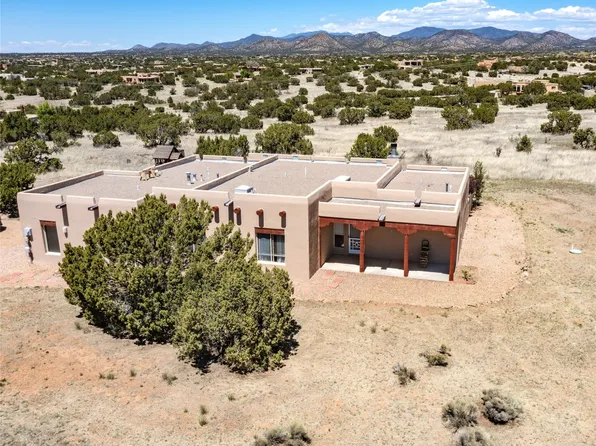 2 Estambre Rd, Santa Fe, NM 87508