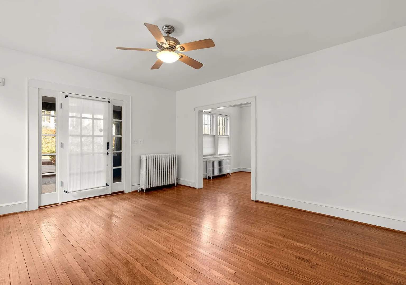 3 Bed 2.5 Bath - Takoma Park Craftsman - Spacious Rear Deck — Photo 4