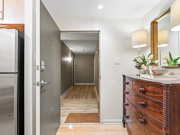 4th image of 66 Monroe Ave APT 601