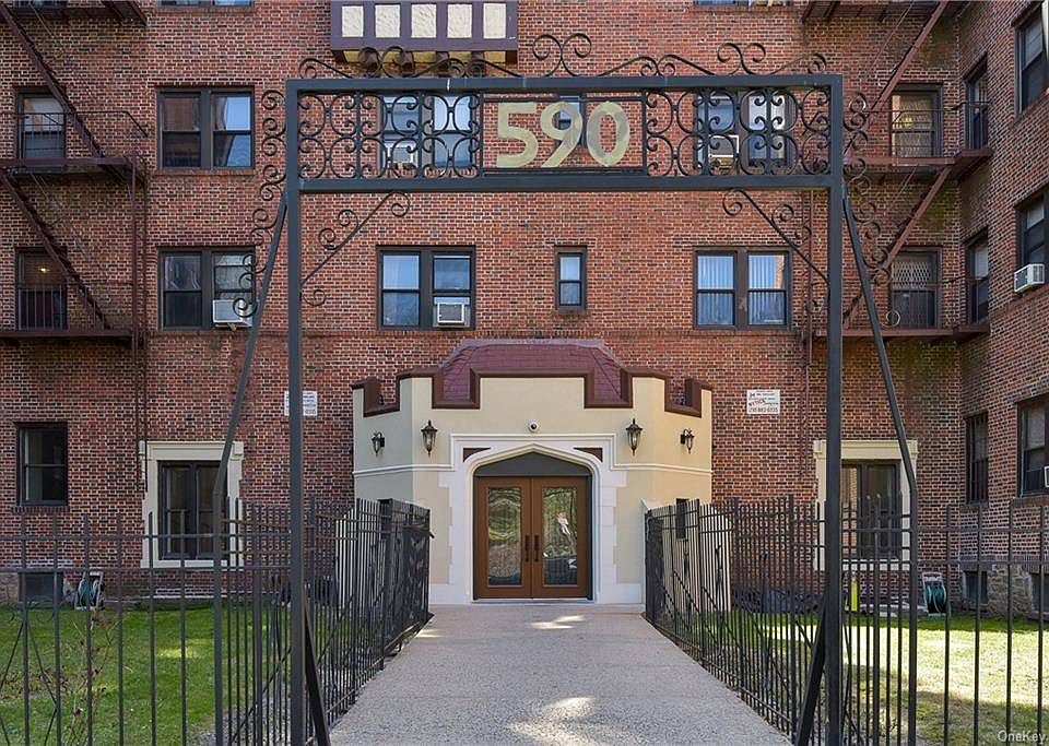 1st image of 590 E 3rd St
