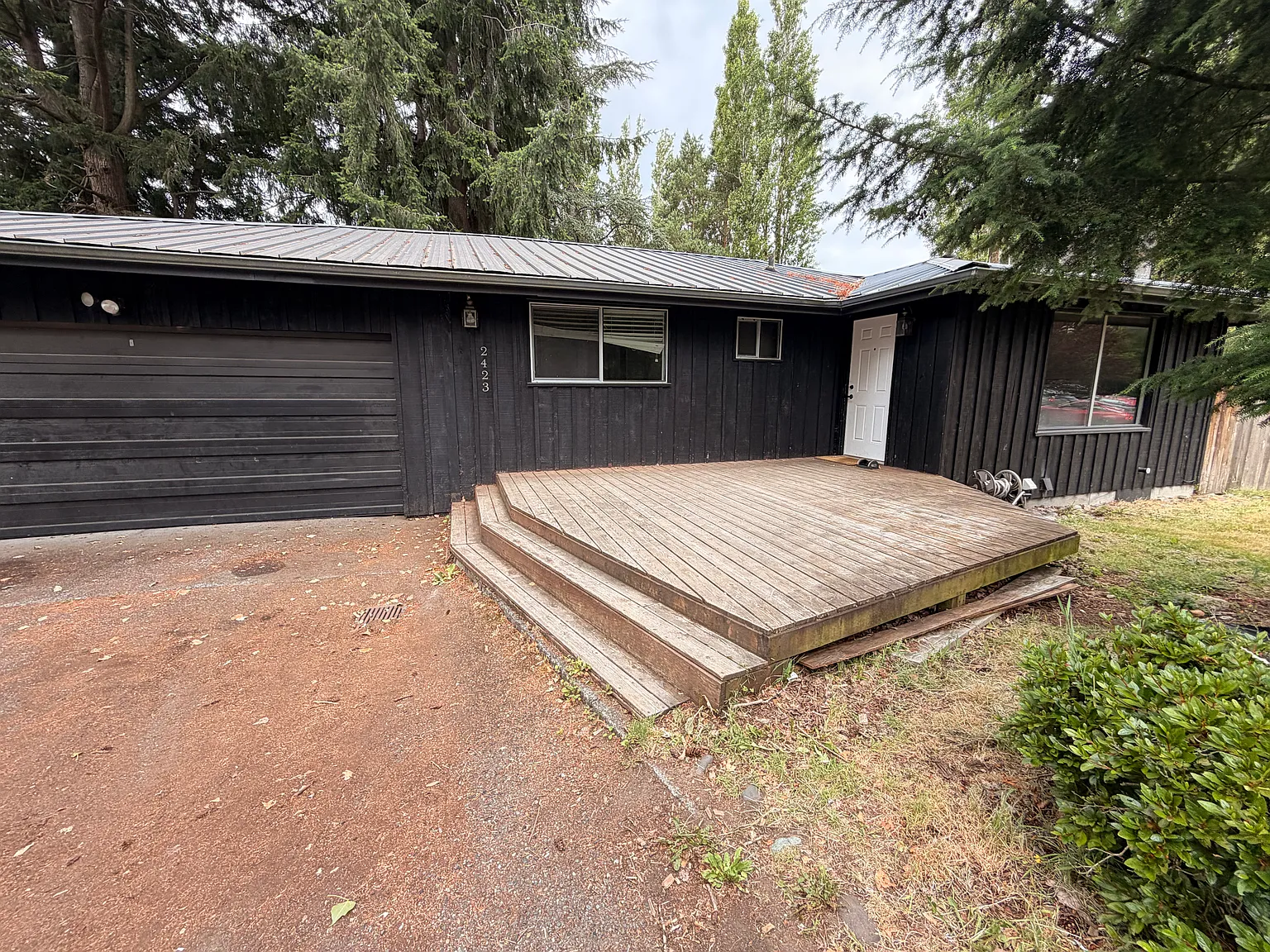 5 bed, 1836 sqft, $915 — Photo 1