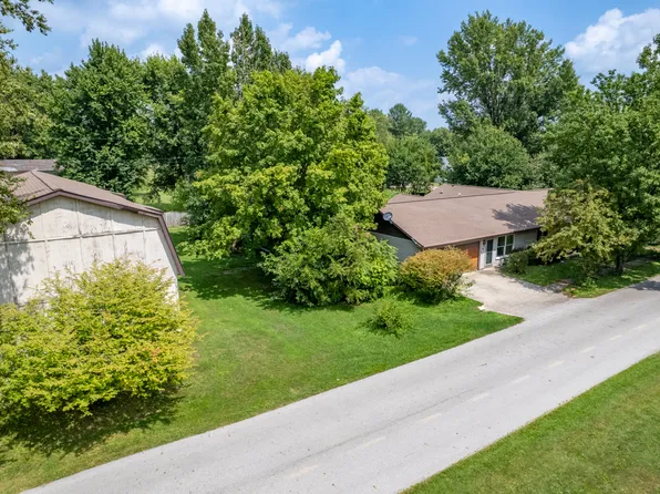 607 W Cyrus St, Farmersburg, IN 47850