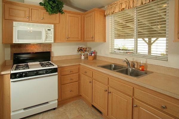 2nd image of 2085 Glover St