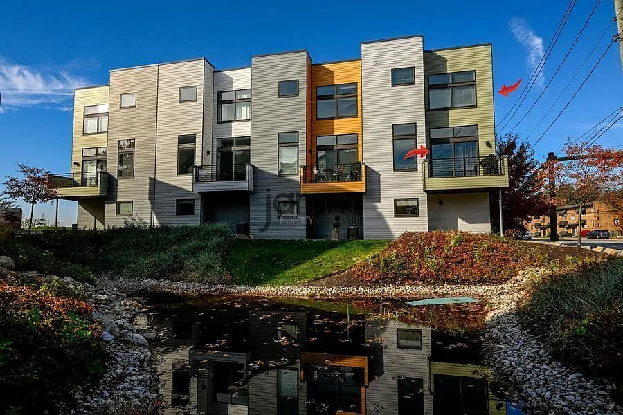 Beautiful Fully Furnished 1 bedroom, 1.5 Bath Townhouse in Fairview Park! — Photo 3