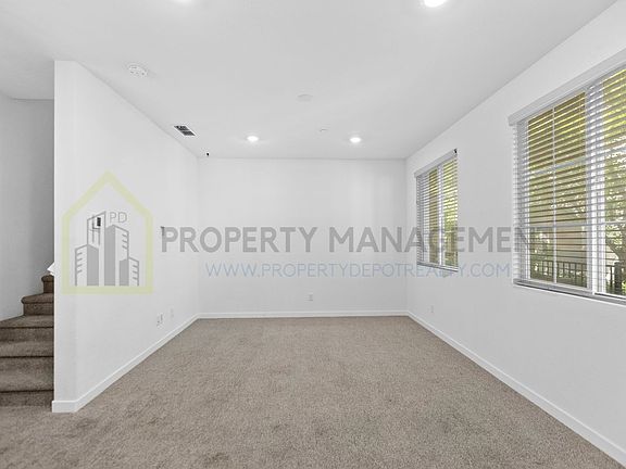 5th image of 5301 E Commerce Way Unit 68102