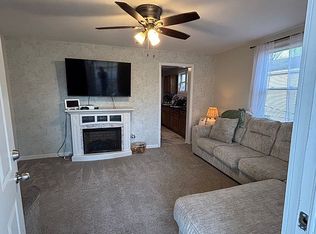 718 E Taylor St, Benton, IL