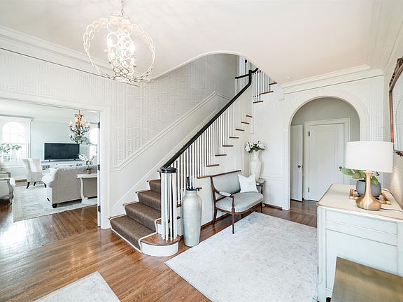 5th image of 104 Oakwood Pl