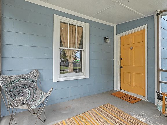 2nd image of 2120 Victory Ave
