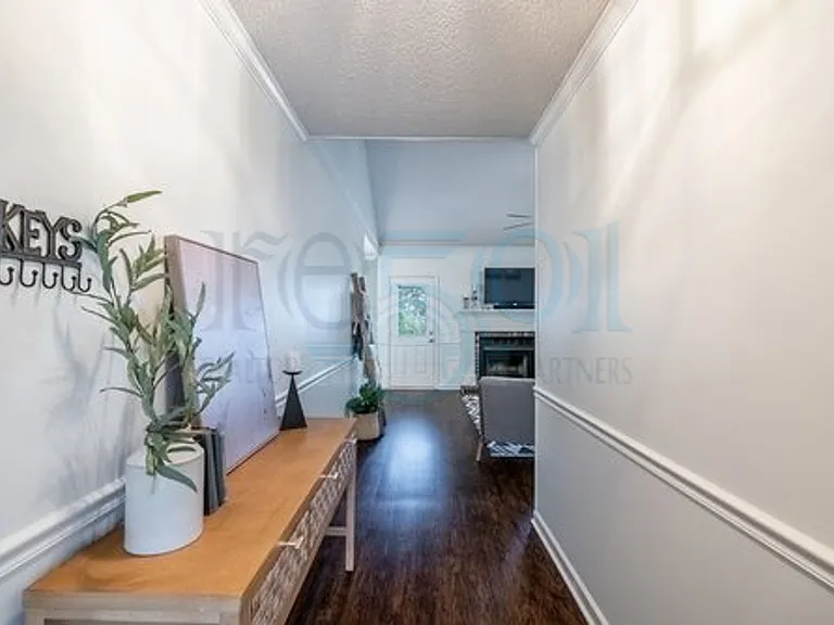 116 Tiffany Cir — Photo 2