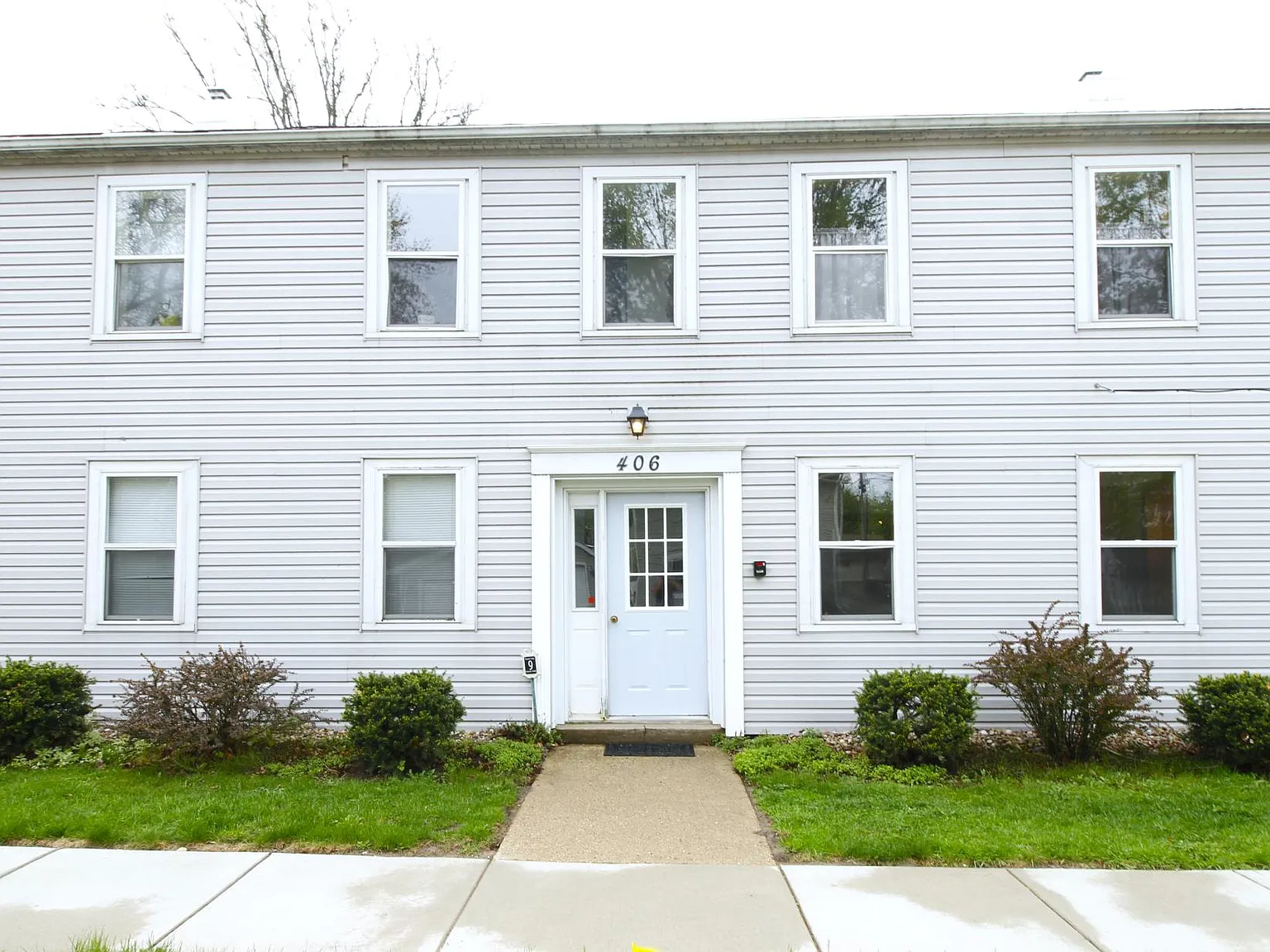 2 bed, 850 sqft, $1,300 — Photo 1