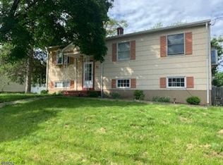 41 Appleman Rd, Somerset, NJ 08873