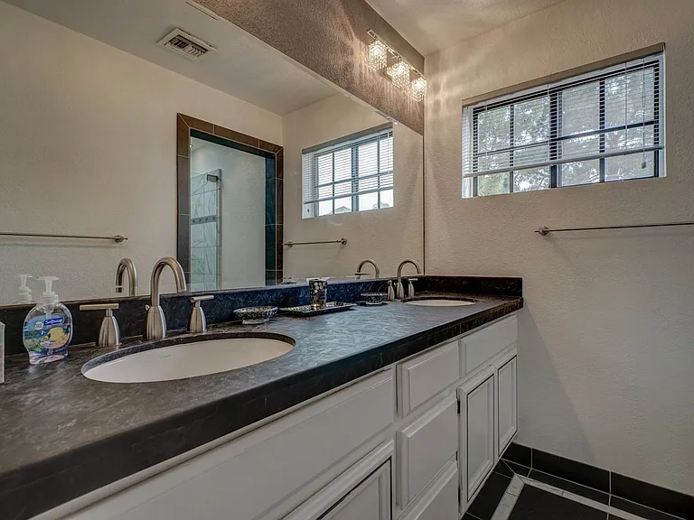 6141 N 28th Pl — Photo 24