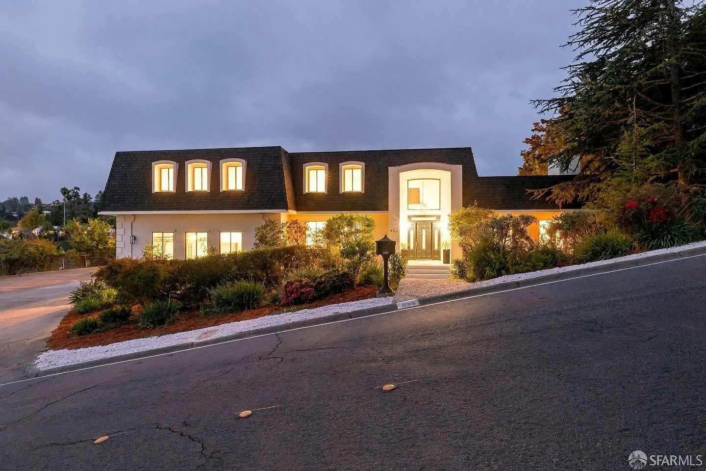 4 bed, 3.5 bath, 4780 sqft, $28,000 — Photo 4