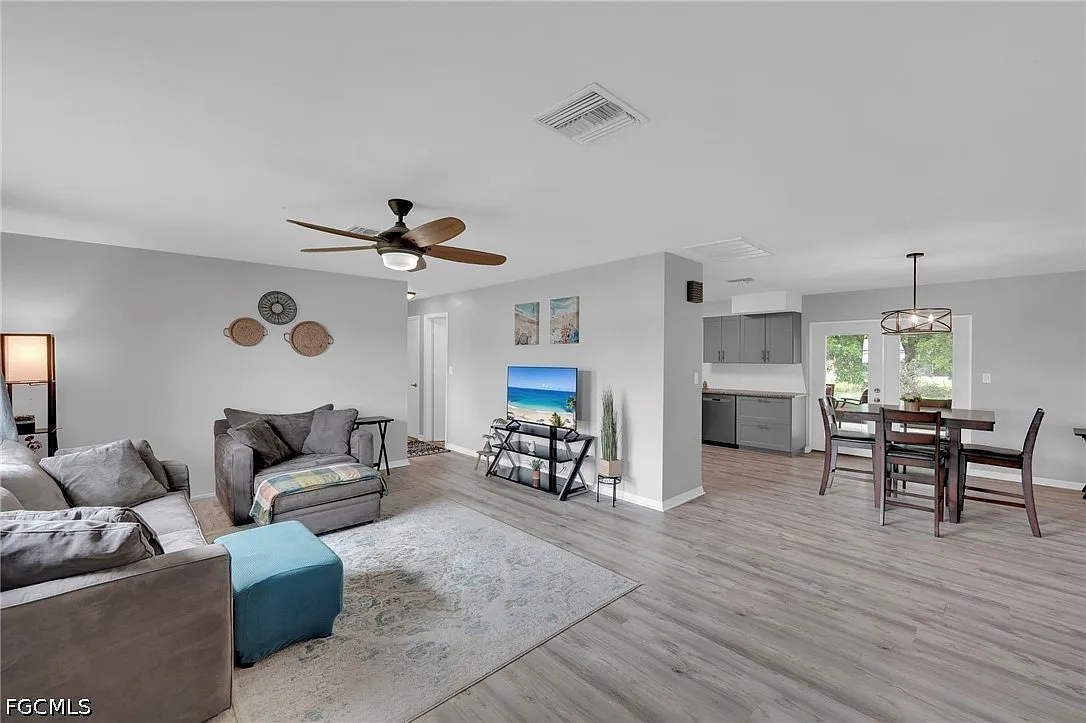 2 bed, 2.0 bath, 1340 sqft, $1,900 — Photo 2