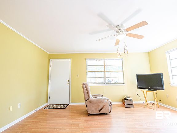 3rd image of 15559 Juniper Ln