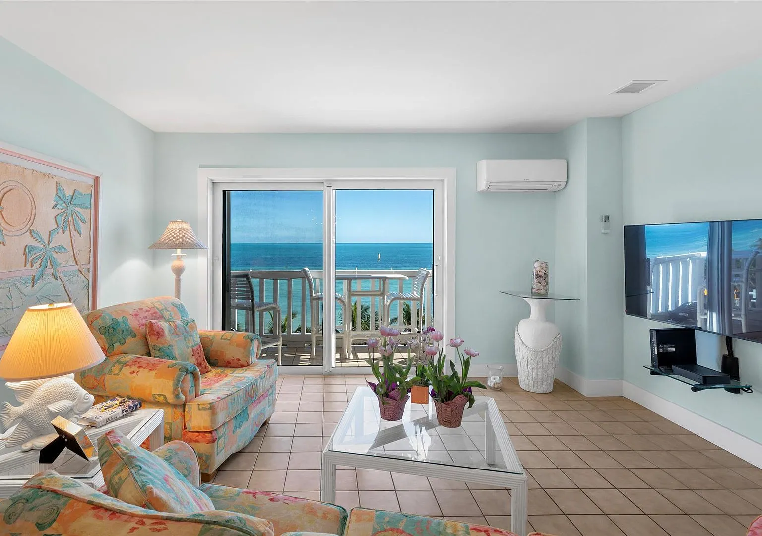 1 Bedroom 1 Bathroom Furnished Top Floor Direct Ocean View Condo — Photo 2