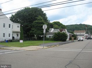 100 S Nicholas St, Saint Clair, PA 17970