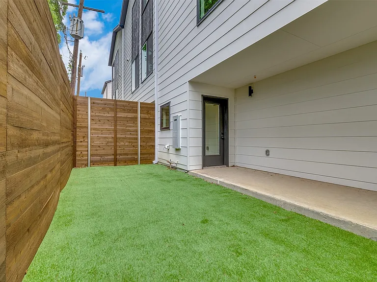 5609 Live Oak St #404 — Photo 13