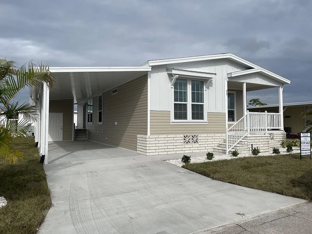 3 bed, 2.0 bath, 1356 sqft, $1,599 — Photo 2